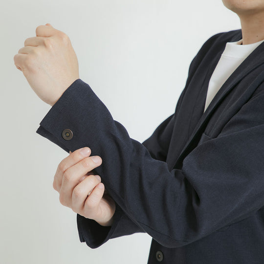 【フォーマルな見た目なのに疲れない着心地】「着たくないのに、毎日着てしまう」ジャケット / ダークネイビー