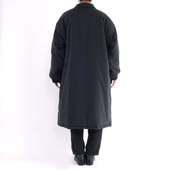 【寒さから身を守る、布団生まれのディフェンス力】ディフェンダー ロングコート / ブラック