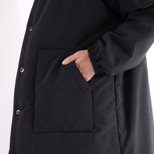 【寒さから身を守る、布団生まれのディフェンス力】ディフェンダー ロングコート / ブラック