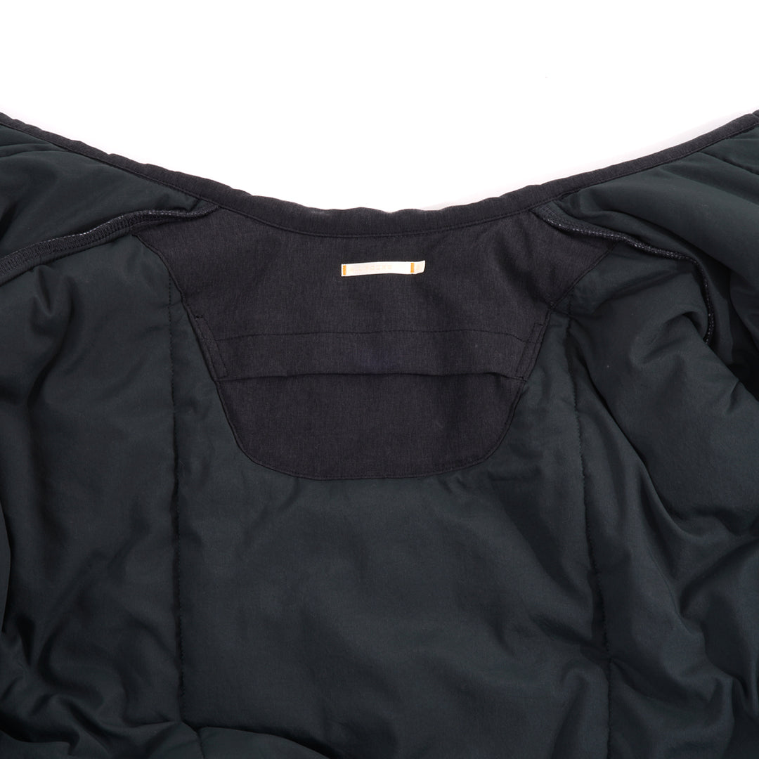 【寒さから身を守る、布団生まれのディフェンス力】ディフェンダー ロングコート / ブラック