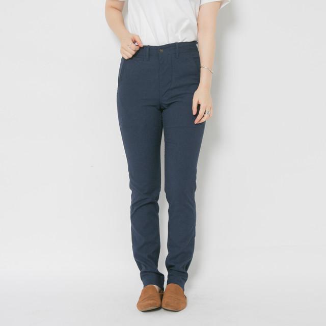 【フォーマルな見た目なのに疲れない穿き心地】「着たくないのに、毎日着てしまう」パンツ / ブルー