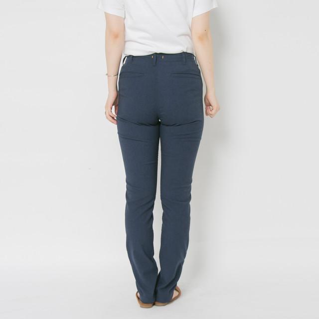 【フォーマルな見た目なのに疲れない穿き心地】「着たくないのに、毎日着てしまう」パンツ / ブルー