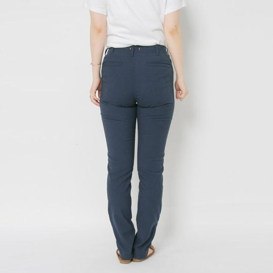 【フォーマルな見た目なのに疲れない穿き心地】「着たくないのに、毎日着てしまう」パンツ / ブルー