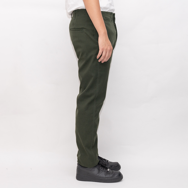 【フォーマルな見た目なのに疲れない穿き心地】「着たくないのに、毎日着てしまう」パンツ / ダークグリーン