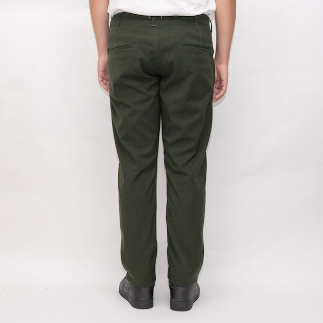 【フォーマルな見た目なのに疲れない穿き心地】「着たくないのに、毎日着てしまう」パンツ / ダークグリーン